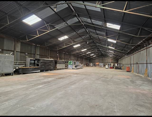 1,500M² WAREHOUSE TO LET IN GERMISTON SOUTH